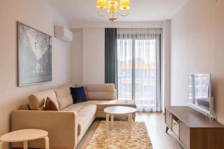 Helvaci: Spacious And Furnished Flat With Balcony In Izmir