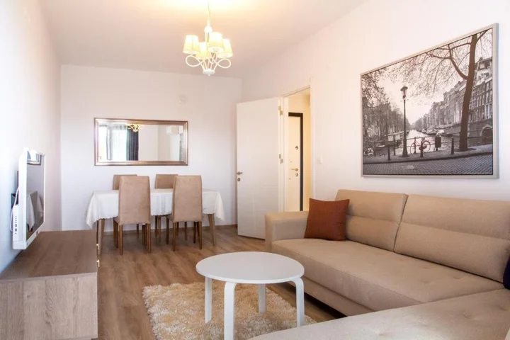 Helvaci: Spacious And Furnished Flat With Balcony In Izmir