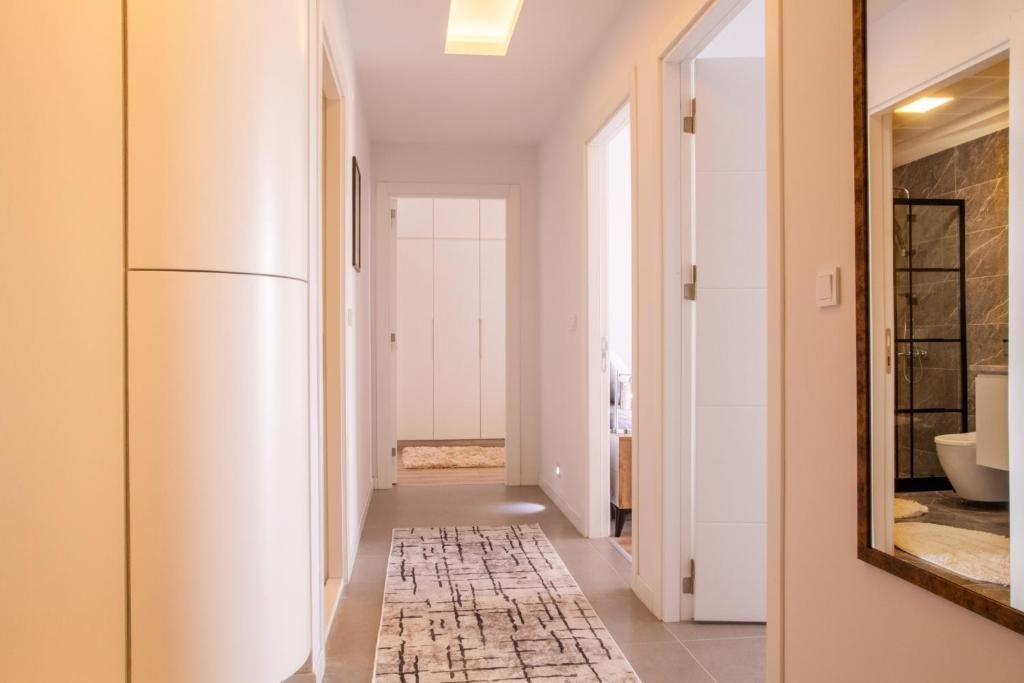Helvaci: Spacious And Furnished Flat With Balcony In Izmir
