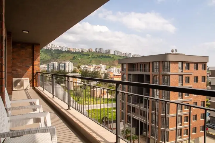 Spacious And Furnished Flat With Balcony In Izmir — фото 4