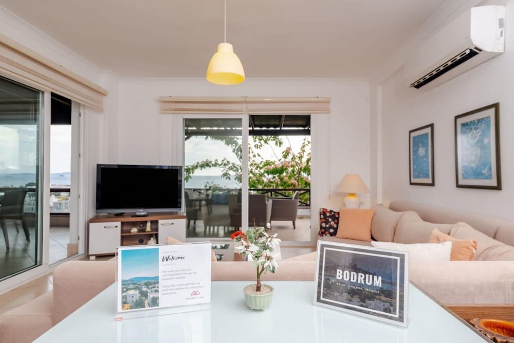 Тургутрейс: Cozy Flat With Sea View and Shared Pool in Bodrum