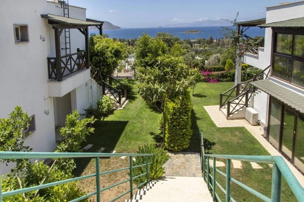 Тургутрейс: Cozy Flat With Sea View and Shared Pool in Bodrum