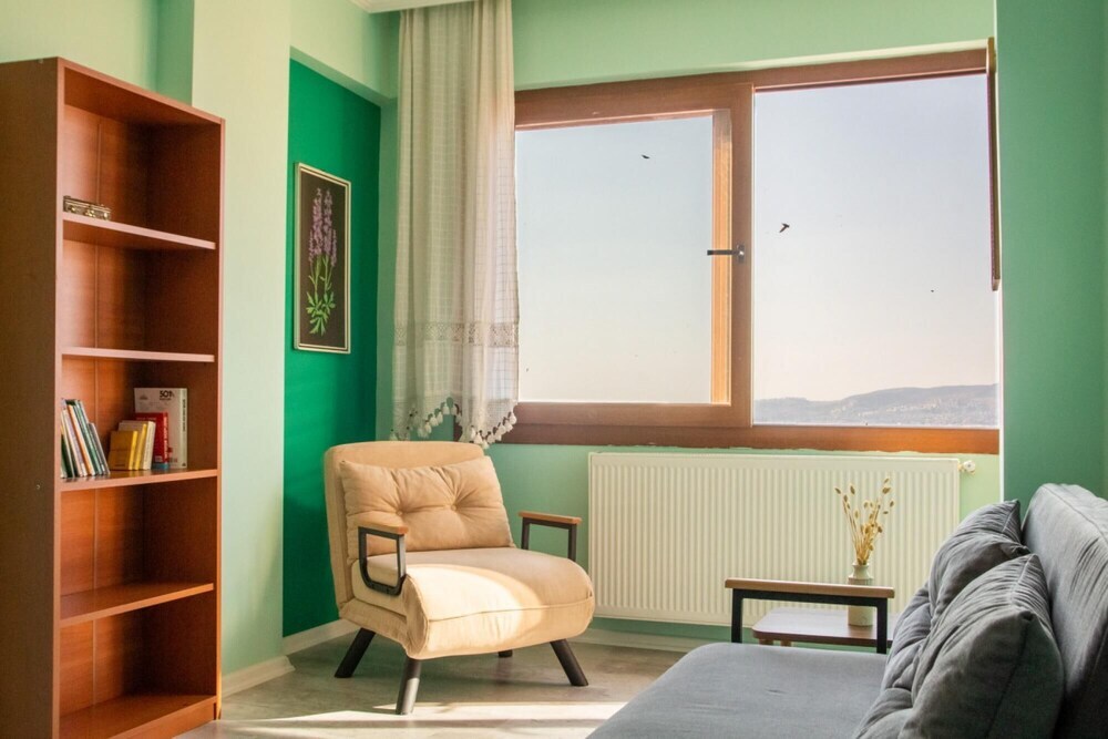 Flat With Great View and Central Location in Konak — фото 2