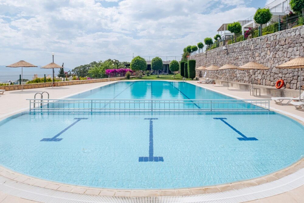 Тургутрейс: Flat With Sea View and Shared Pool in Bodrum