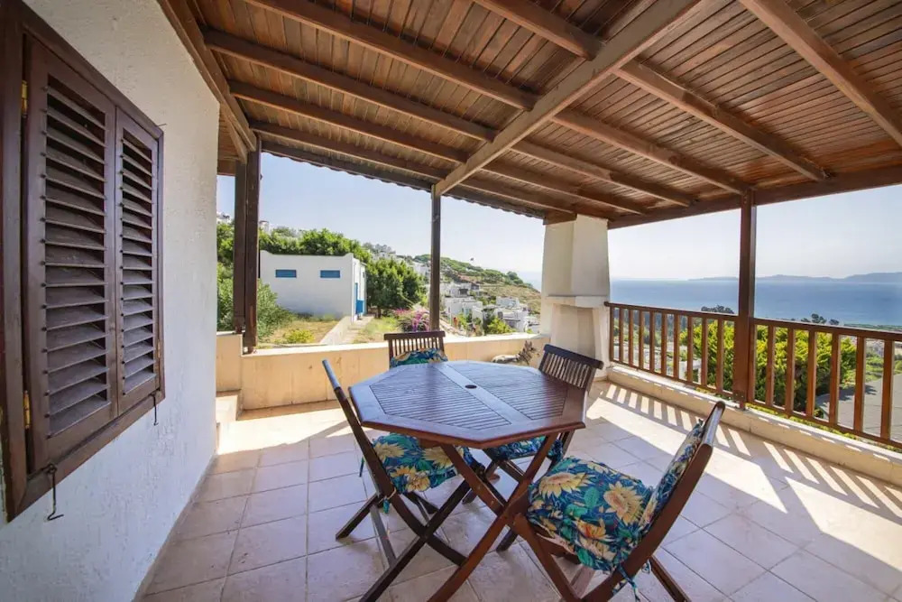 Мугла: Comfy Villa With Shared Pool and Terrace in Bodrum