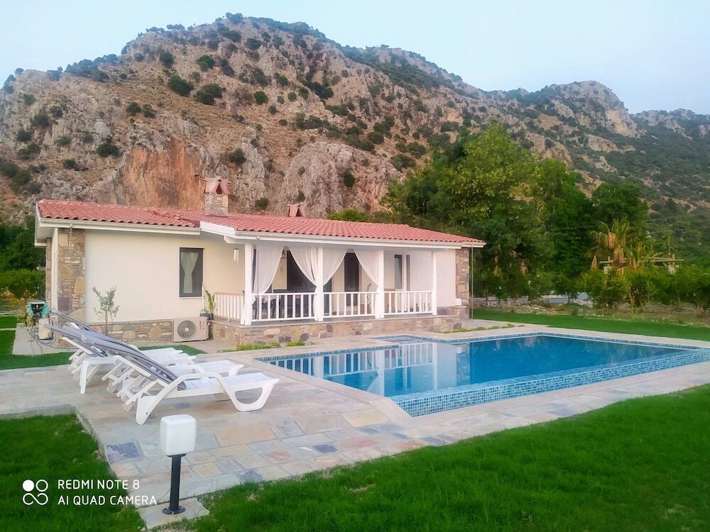 Дальян: Villa in a Pomagranate Orchard