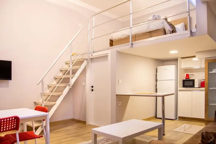 Centrally Located Fully Furnished Flat in Konak — фото 2