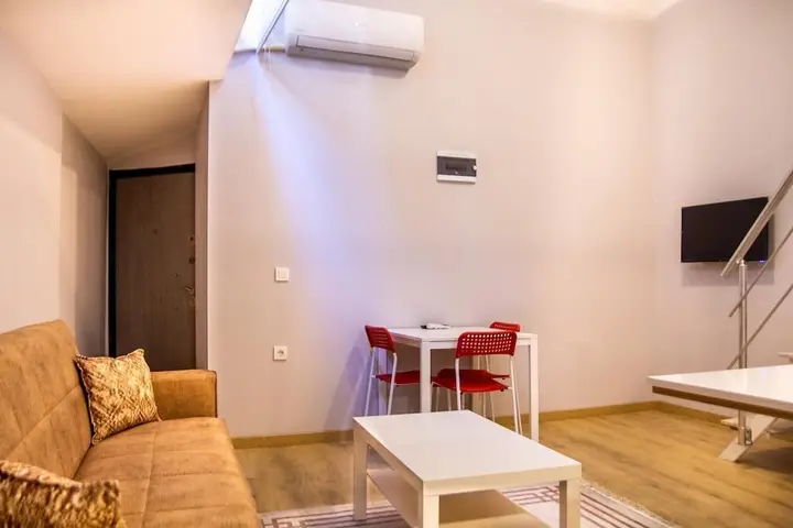 Centrally Located Fully Furnished Flat in Konak — фото 4