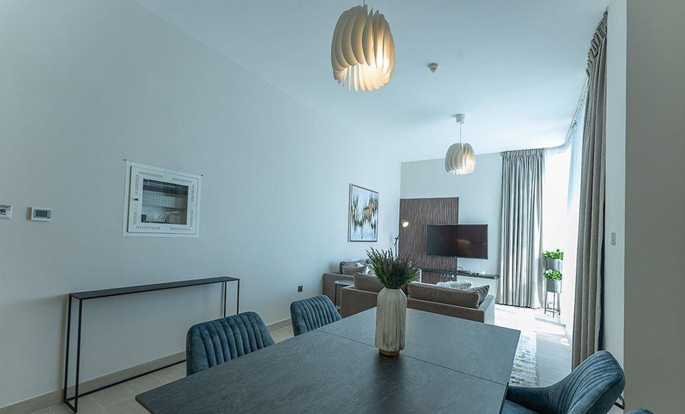 Дубай: Homesgetaway - Cozy 2BR in Liv Residence