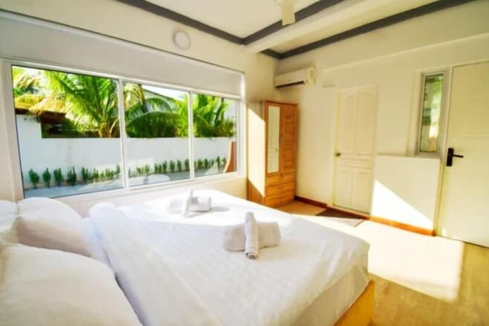 Северный атолл Мале: Go Surf Maldives