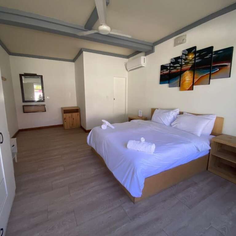 Северный атолл Мале: Go Surf Maldives