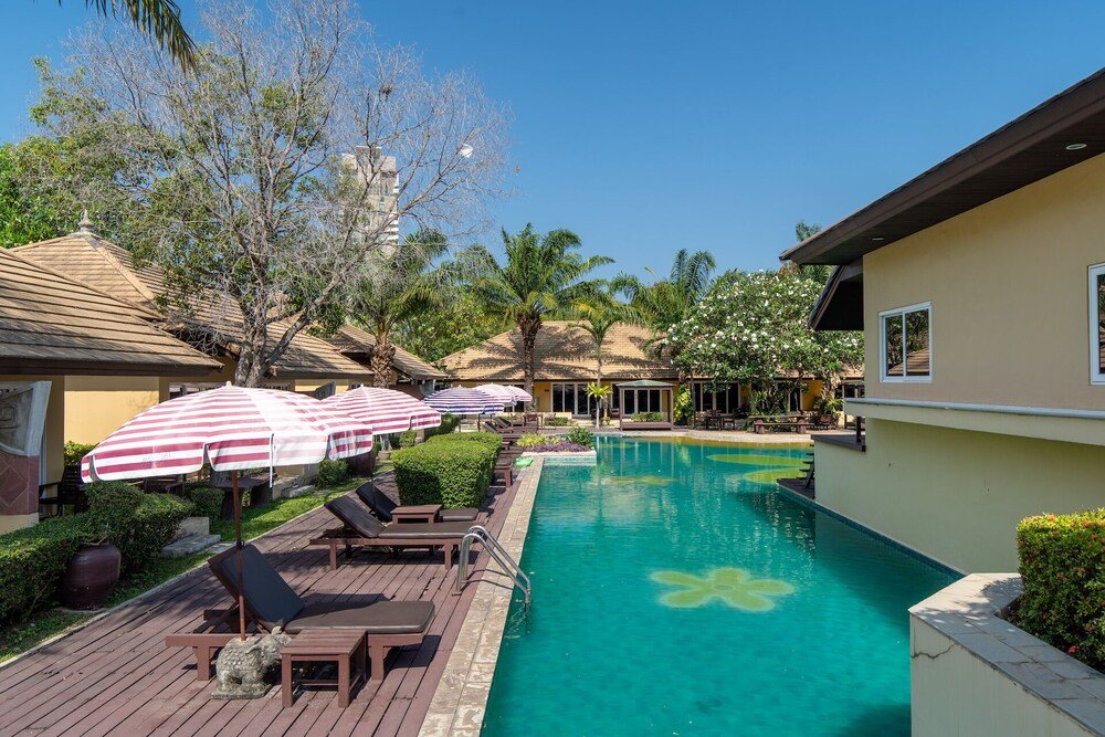 Паттайя: East Sea Paradise Hotel