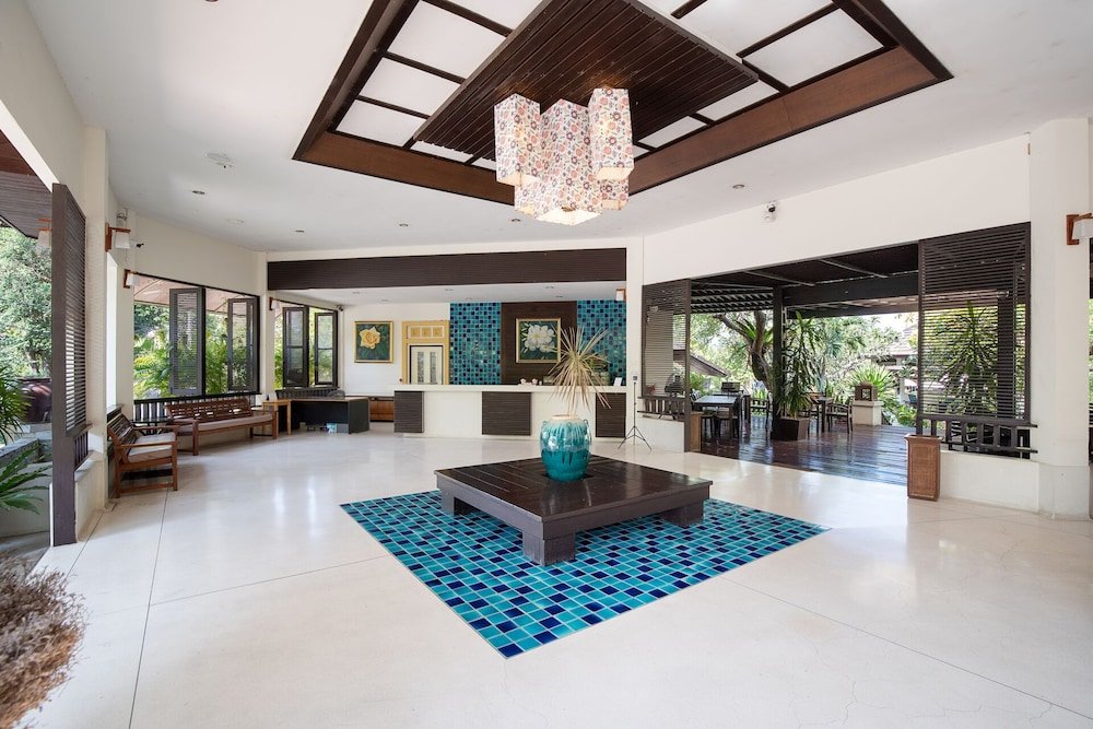 Паттайя: East Sea Paradise Hotel