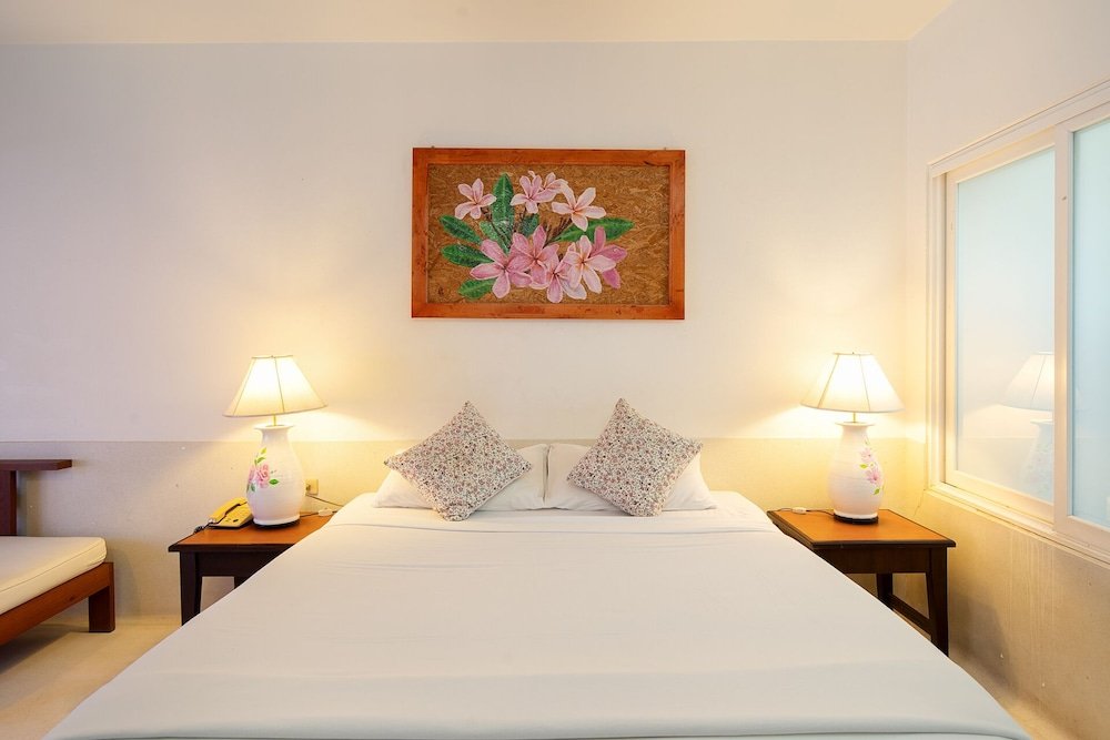 Паттайя: East Sea Paradise Hotel