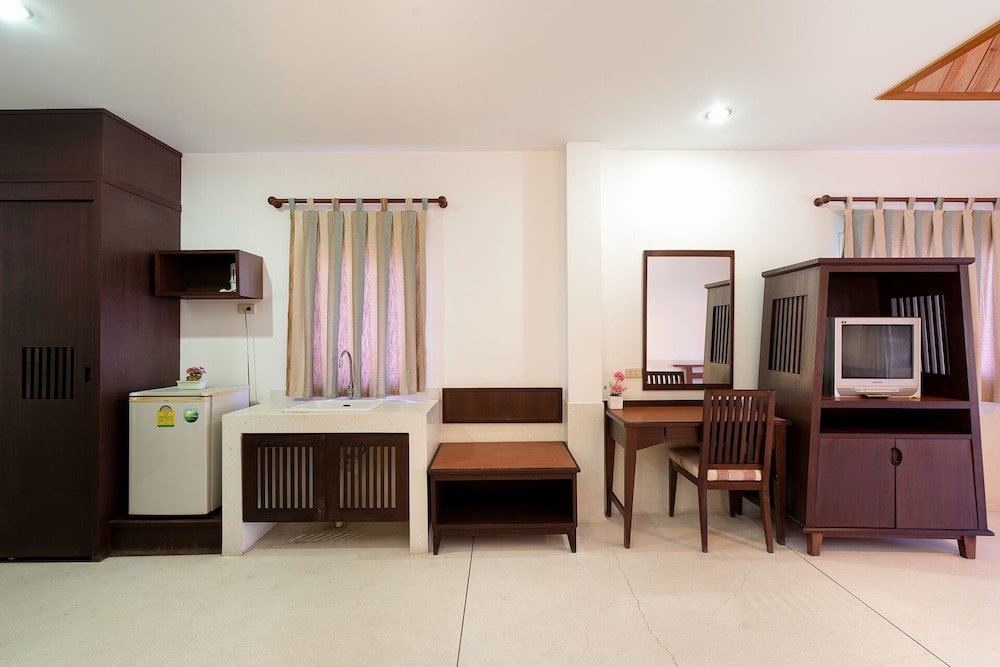 Паттайя: East Sea Paradise Hotel