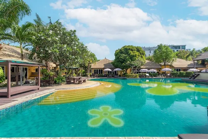 Паттайя: East Sea Paradise Hotel