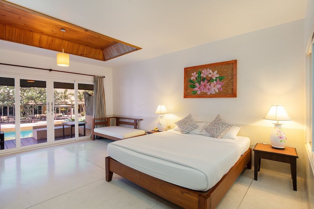 Паттайя: East Sea Paradise Hotel