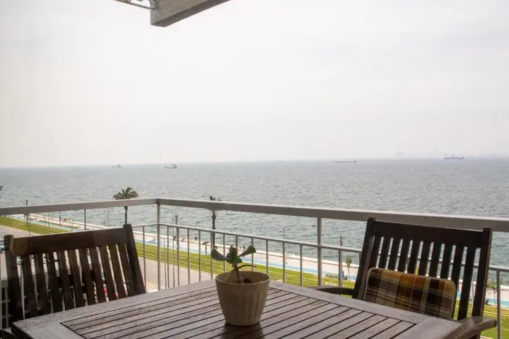 Измир: Furnished Stylish Sea View Flat in Izmir Konak