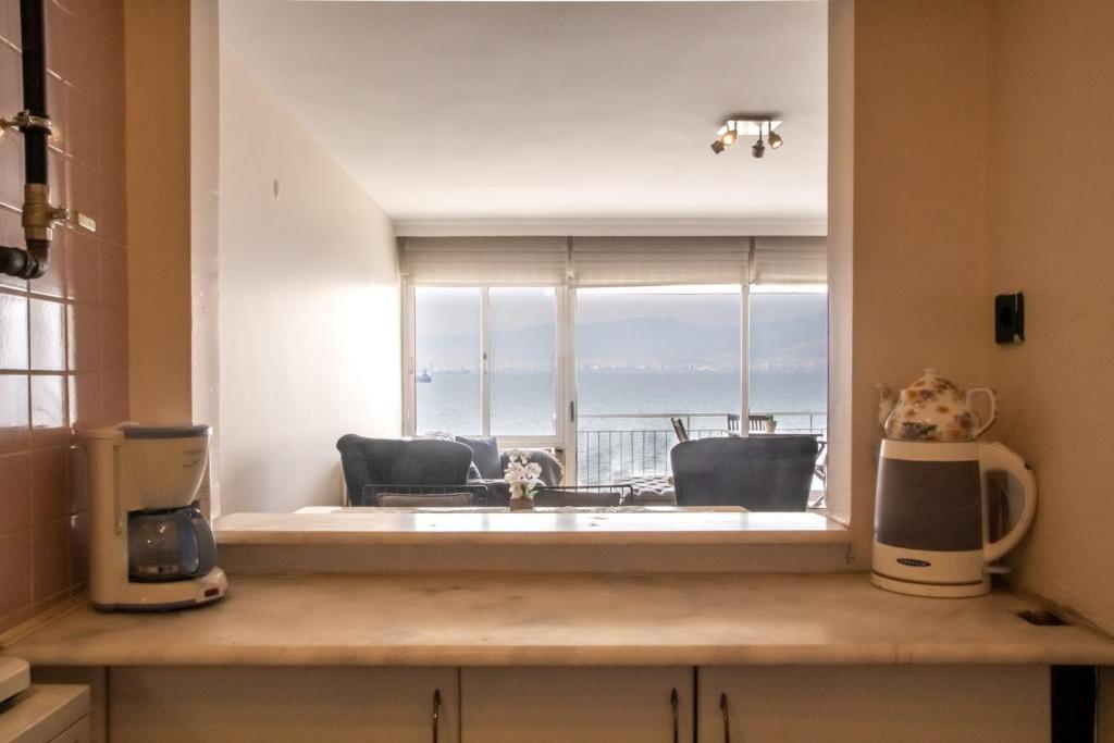 Измир: Furnished Stylish Sea View Flat in Izmir Konak
