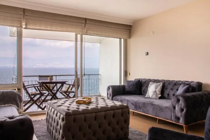 Измир: Furnished Stylish Sea View Flat in Izmir Konak
