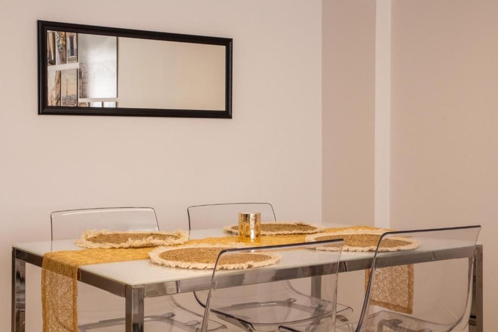 Измир: Gorgeous Flat With Balcony in Izmir Konak
