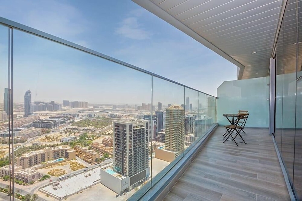 Guest and Co - Enchanting Vistas From This Fancy Apartment in JVC — фото 4