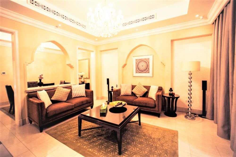 Дубай: Incredible Stay at Dubai Old Town Souk Al Bahar