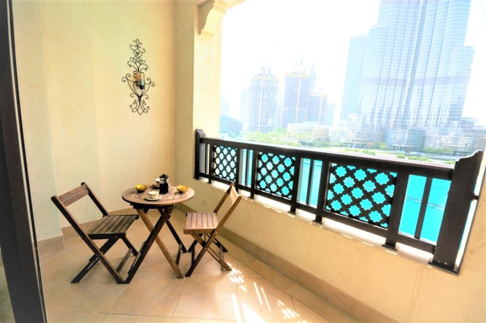 Дубай: Incredible Stay at Dubai Old Town Souk Al Bahar