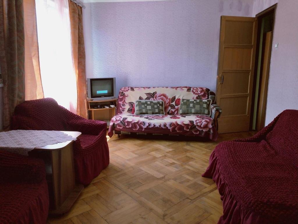 Пицунда: Kvartira na Agrba 1 KV 10 okolo morja