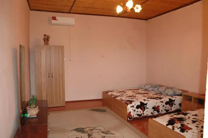 Лдзаа: House on Molodezhnaya 12