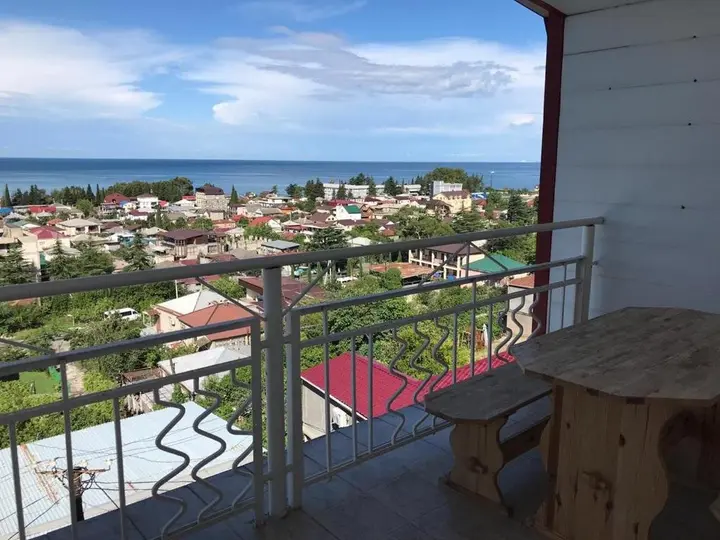Гагра: Guest house on Kabardinskaya 10