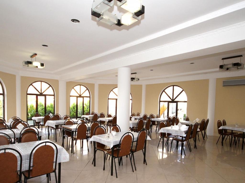 Гудаута: Hotel Apsny