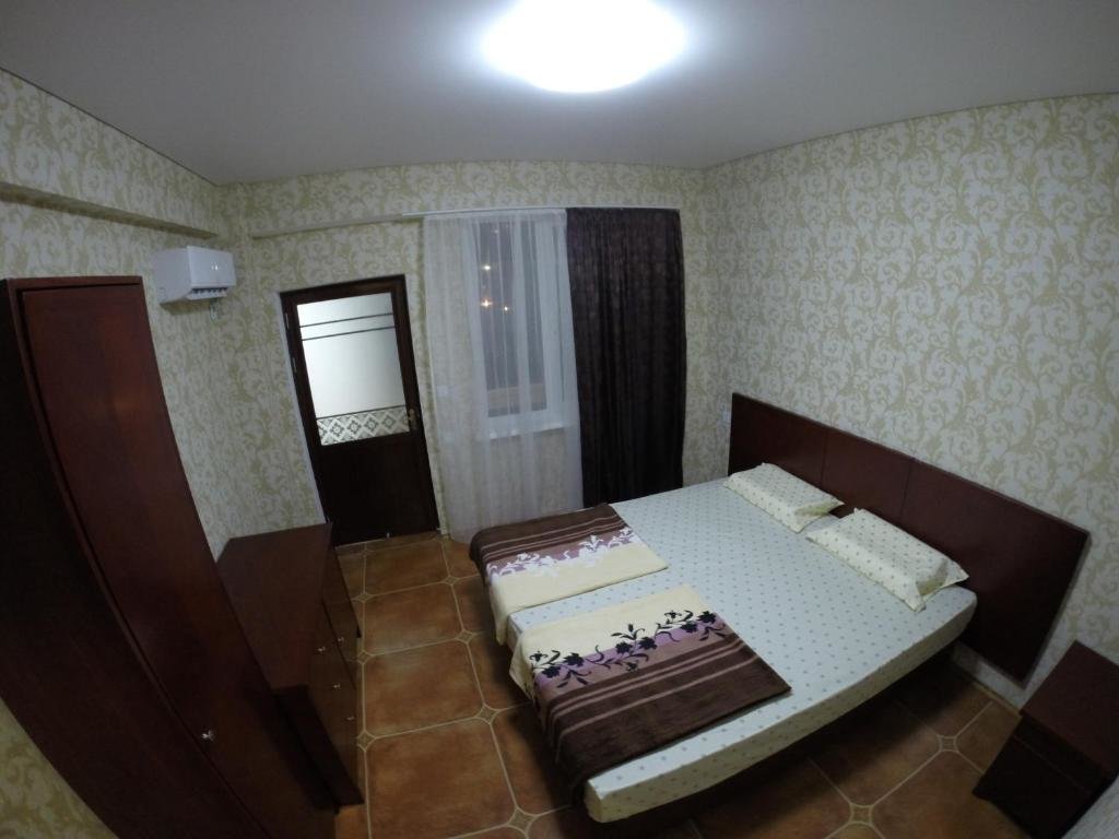 Гудаута: Hotel Apsny