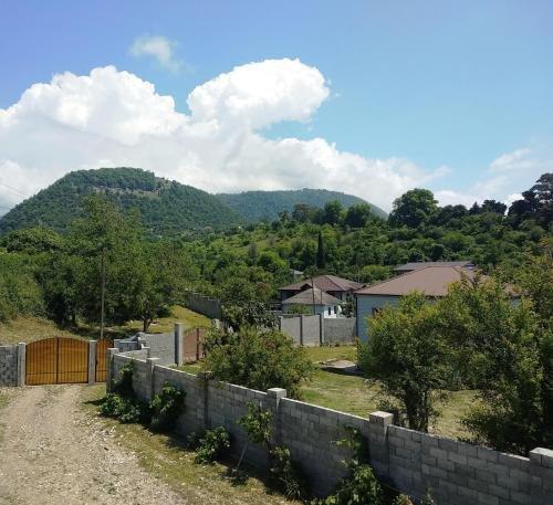 Новый Афон: Guest House Izumrud