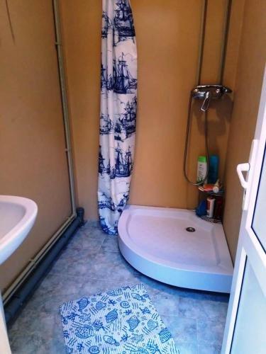 Новый Афон: Guest House Izumrud