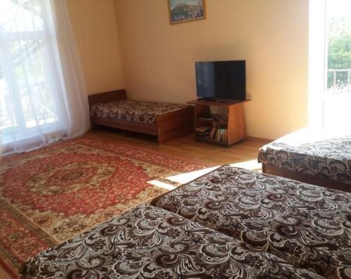 Новый Афон: Guest House Izumrud