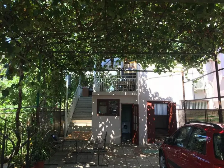 Гагра: Guest House on Shapsugskaya 2A