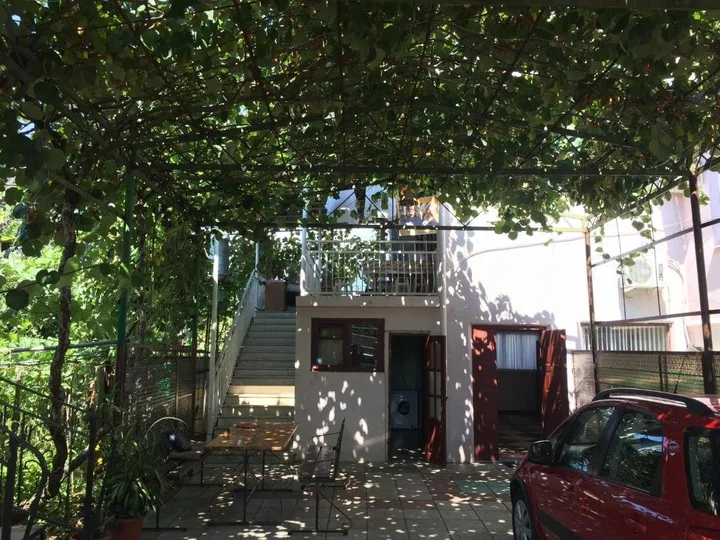 Гагра: Guest House on Shapsugskaya 2A
