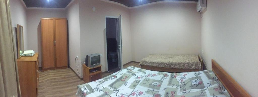Гагра: Guest House on Shapsugskaya 2A