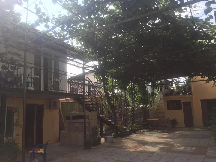 Гагра: Guest House on Shapsugskaya 2A