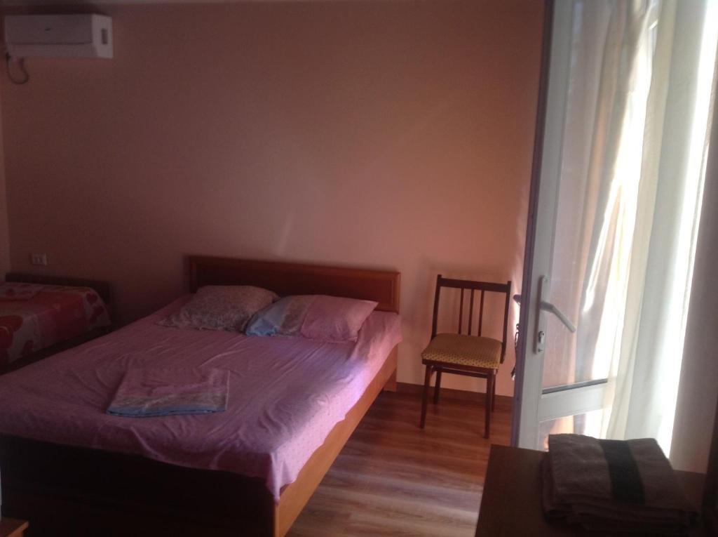 Гагра: Guest House on Shapsugskaya 2A