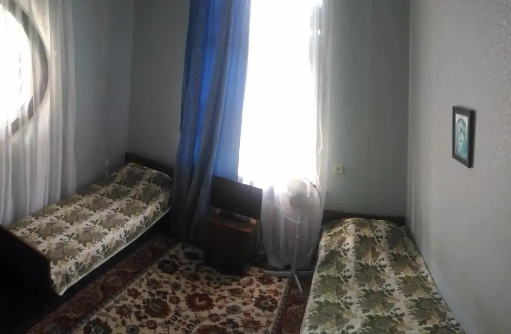 Гагра: Guest House at Larisa