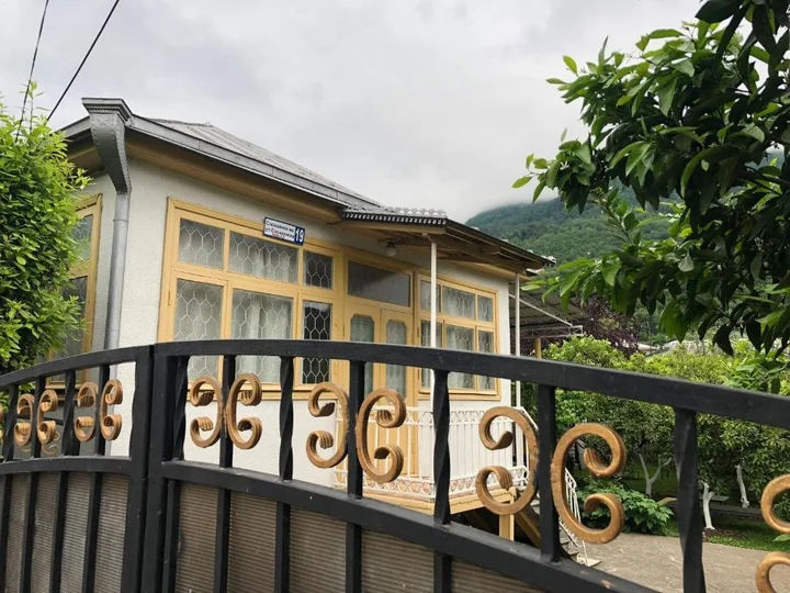 Гагра: Holiday Home On Sosnalieva 19