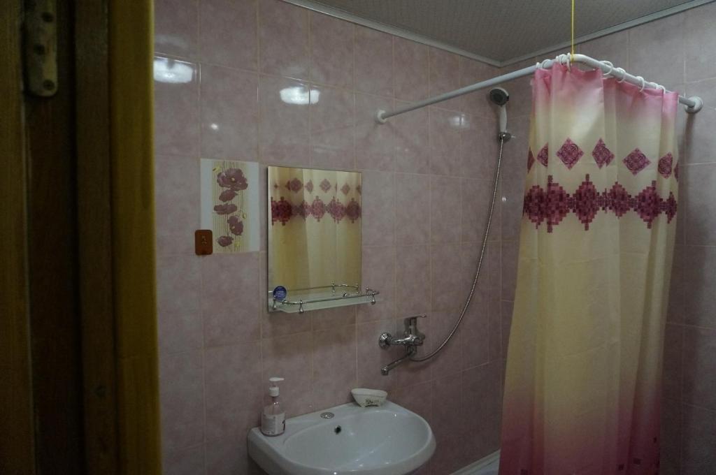 Гагра: Guest House on Demerjipa 126