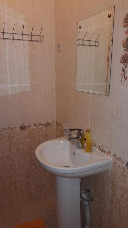 Пицунда: Guest House on Nazadze 62?