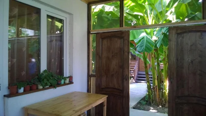 Пицунда: Guest House on Nazadze 62?