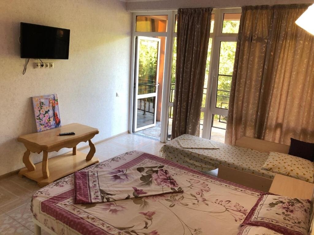Гагра: Guest House on Lakrba 3