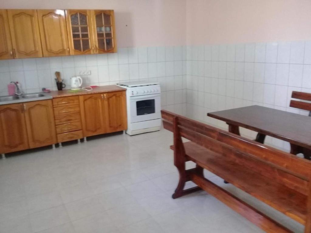 Сухум: Guesthouse on Ardzinba 180
