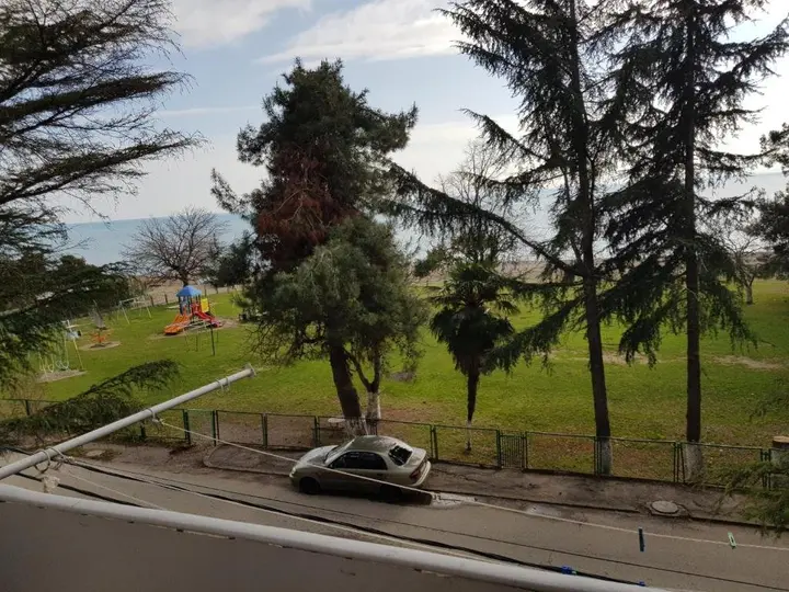 Лдзаа: Ldzaa 1komn. kv. na beregu morja