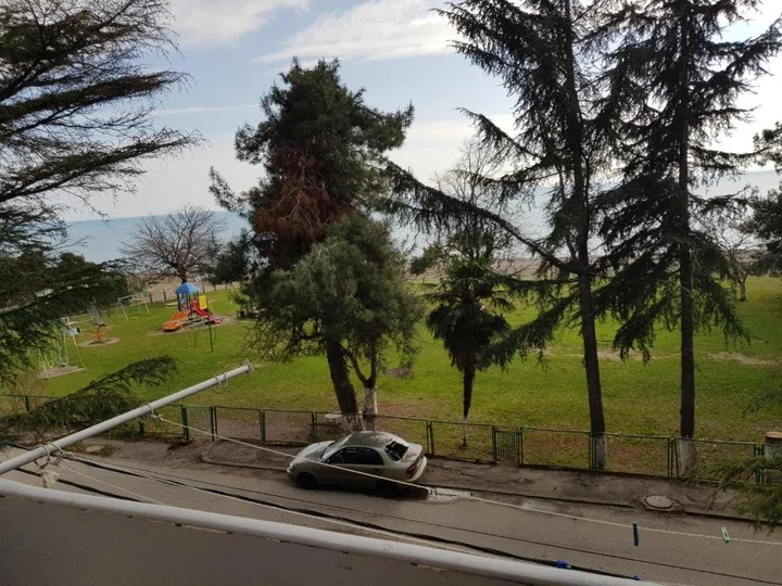 Лдзаа: Ldzaa 1komn. kv. na beregu morja